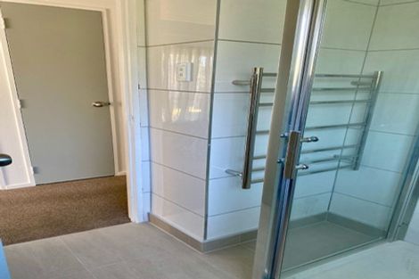 Photo of property in 21 Eskdale Road, Birkdale, Auckland, 0626