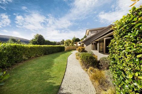 Photo of property in 77 Oregon Drive, Kelvin Heights, Queenstown, 9300