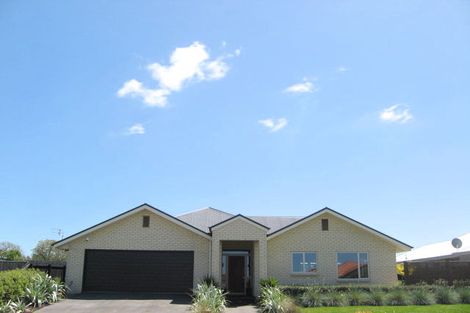 Photo of property in 23 Willowview Drive, Redwood, Christchurch, 8051