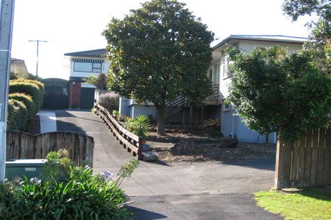 Photo of property in 2/715 East Coast Road, Browns Bay, Auckland, 0630