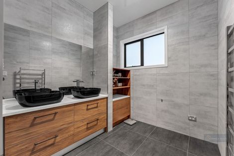 Photo of property in 1 Leven Lane, Totara Heights, Auckland, 2105