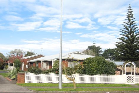 Photo of property in 1/70 Carnoustie Drive, Wattle Downs, Auckland, 2103