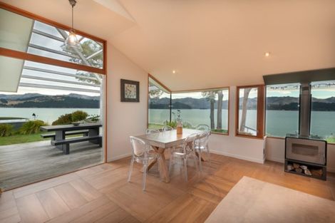Photo of property in 425 Marine Drive, Charteris Bay, Lyttelton, 8971