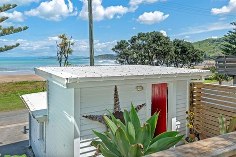 Photo of property in 38 Makorori Beach Road, Makorori, Gisborne, 4073