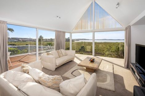 Photo of property in 25 Oakpark Place, West Harbour, Auckland, 0618