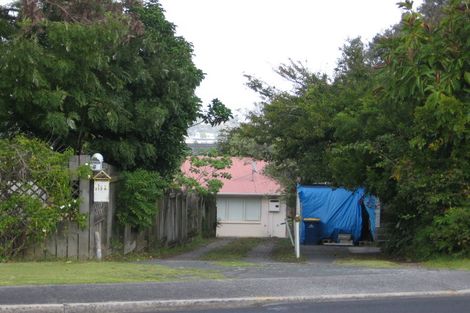 Photo of property in 1/212a East Coast Road, Forrest Hill, Auckland, 0620