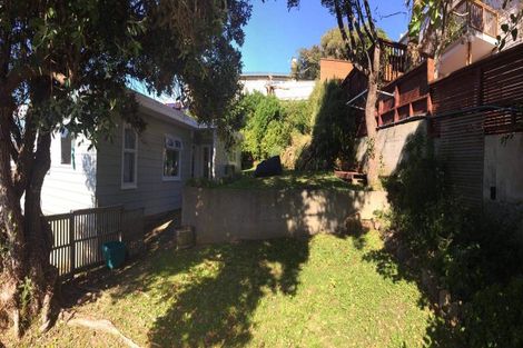 Photo of property in 27 Kellsmere Crescent, Island Bay, Wellington, 6023