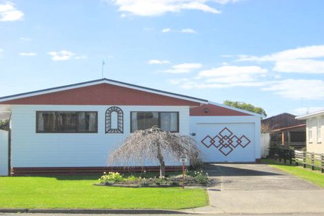 Photo of property in 15 Kauri Street, Edgecumbe, 3120