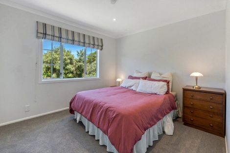 Photo of property in 4 Liston Crescent, Cockle Bay, Auckland, 2014
