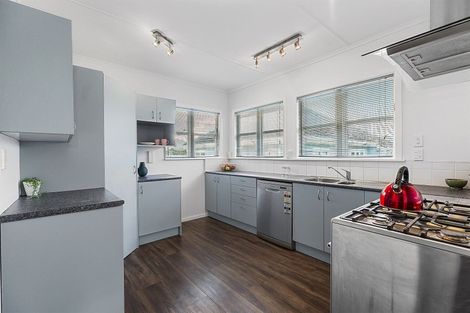 Photo of property in 15 Woodstock Terrace, Tawa, Wellington, 5028