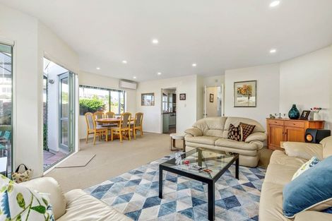 Photo of property in 6a Devon Road, Bucklands Beach, Auckland, 2012