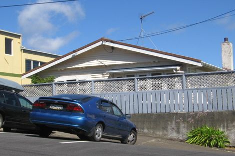 Photo of property in 7 Woburn Road, Northland, Wellington, 6012