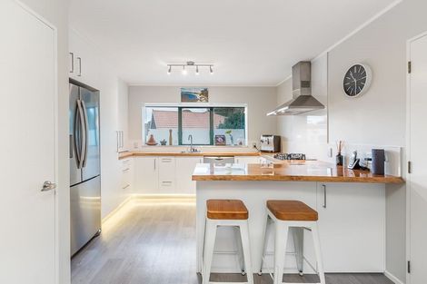 Photo of property in 22 Brookvale Park, Stanmore Bay, Whangaparaoa, 0932