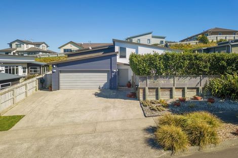 Photo of property in 36 Tongariro Drive, Aotea, Porirua, 5024