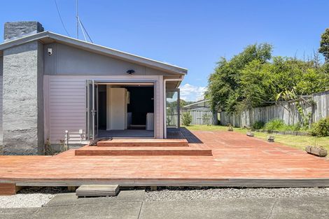 Photo of property in 39 Fairclough Road, Beach Haven, Auckland, 0626