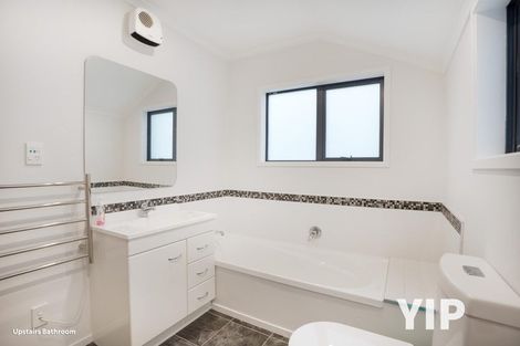 Photo of property in 140 Woodman Drive, Tawa, Wellington, 5028