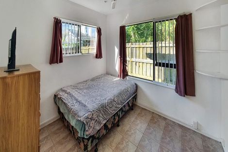 Photo of property in 7b Harrybrook Road, Green Bay, Auckland, 0604