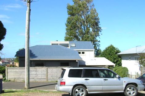 Photo of property in 26 Seaview Avenue, Northcote, Auckland, 0627