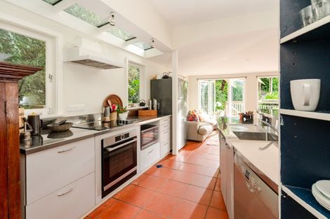 Photo of property in 46 Fortification Road, Karaka Bays, Wellington, 6022