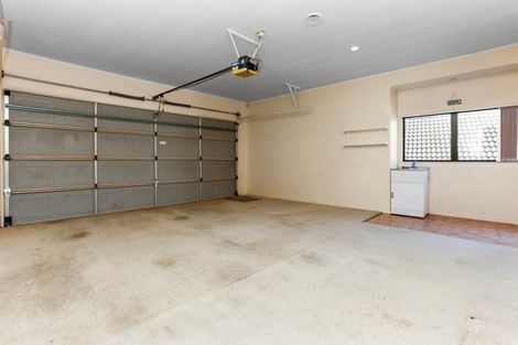 Photo of property in 208 Botany Road, Botany Downs, Auckland, 2010