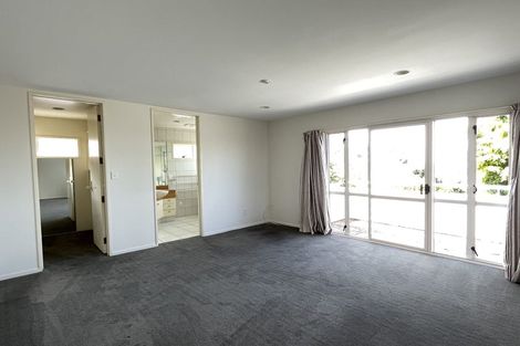 Photo of property in 2/21 Calypso Place, Rothesay Bay, Auckland, 0630