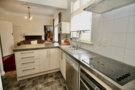 Photo of property in 16 Rata Street, Roslyn, Palmerston North, 4414