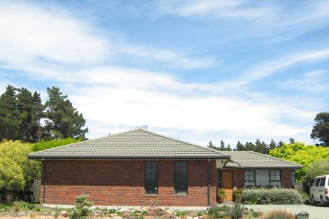 Photo of property in 27 Orlando Crescent, Waimairi Beach, Christchurch, 8083