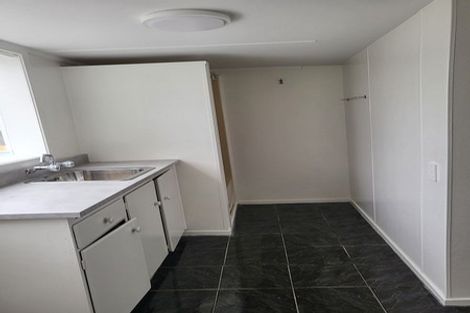 Photo of property in 4 Beazley Place, Glendene, Auckland, 0602