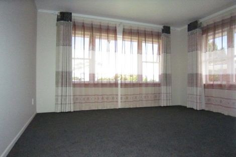 Photo of property in 206 Edmonton Road, Te Atatu South, Auckland, 0610