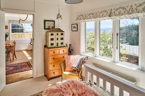 Photo of property in 53 Pukatea Street, Eastbourne, Lower Hutt, 5013