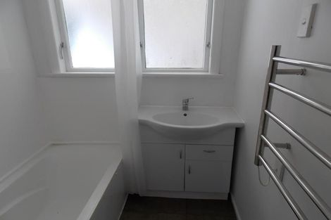 Photo of property in 142 Parkvale Road, Karori, Wellington, 6012