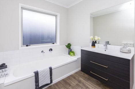 Photo of property in 12 Passchendaele Grove, Trentham, Upper Hutt, 5018