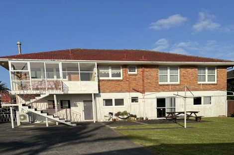 Photo of property in 4176 Great North Road, Glendene, Auckland, 0602