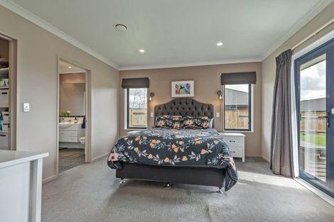 Photo of property in 186 Pacific Drive, Fitzherbert, Palmerston North, 4410