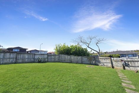 Photo of property in 1/79 Prince Regent Drive, Half Moon Bay, Auckland, 2012