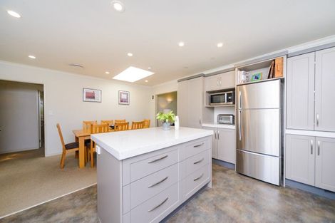 Photo of property in 100 Summerhill Drive, Fitzherbert, Palmerston North, 4410