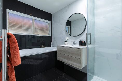 Photo of property in 27 Summerland Drive, Henderson, Auckland, 0612