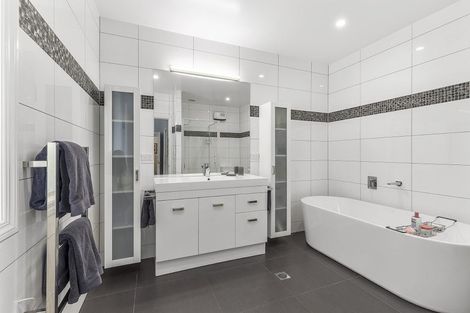 Photo of property in 11 Wilmshurst Place, Tawa, Wellington, 5028