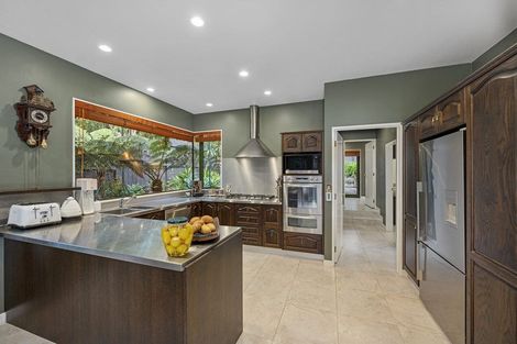 Photo of property in 28 Tyrico Close, Unsworth Heights, Auckland, 0632