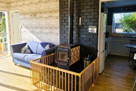 Photo of property in 12 Takarei Terrace, Mokau, 4376