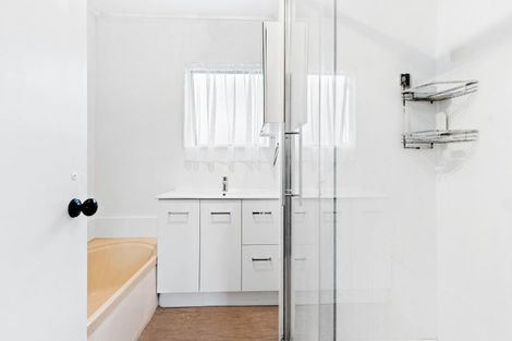 Photo of property in 13 Frosses Place, Massey, Auckland, 0614