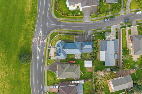 Photo of property in 81 Kiwi Esplanade, Mangere Bridge, Auckland, 2022