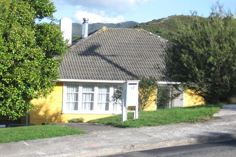 Photo of property in 17 Hiwi Crescent, Titahi Bay, Porirua, 5022