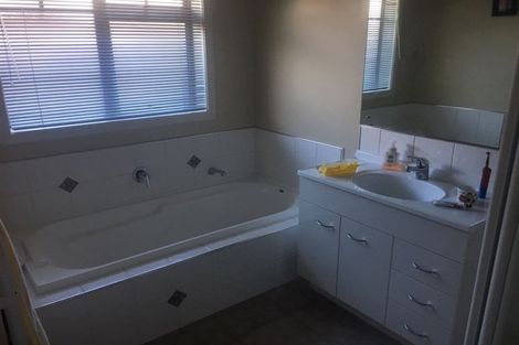 Photo of property in 86 Nielsen Gardens, Rototuna, Hamilton, 3210