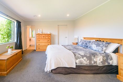 Photo of property in 18 Daniel Place, Kelvin Grove, Palmerston North, 4414