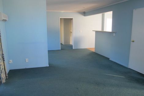 Photo of property in 2/50 Chartwell Avenue, Glenfield, Auckland, 0629