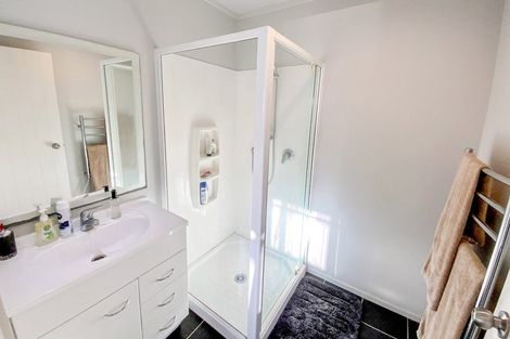 Photo of property in 1/143a Wiseley Road, West Harbour, Auckland, 0618