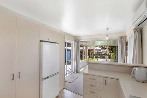 Photo of property in 77 Farquhars Road, Redwood, Christchurch, 8051