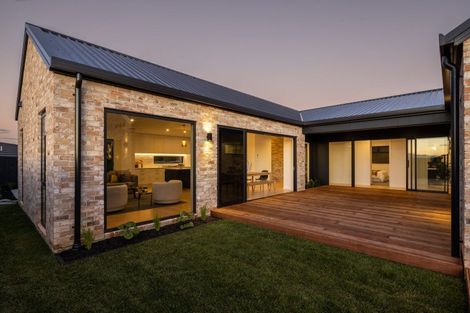 Photo of property in 10 Bosun Place, Te Atatu Peninsula, Auckland, 0610