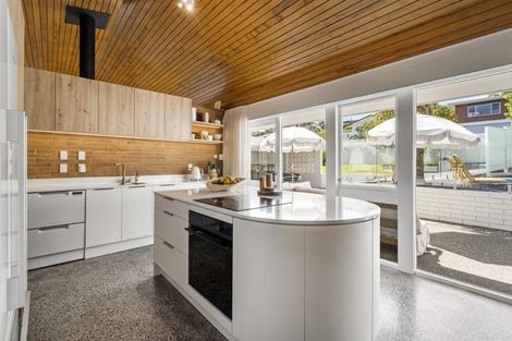 Photo of property in 28 Barlow Place, Chatswood, Auckland, 0626